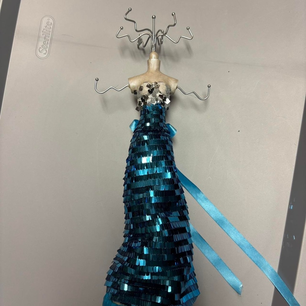 Blue sequin jewelry/necklace holder with ribbon details